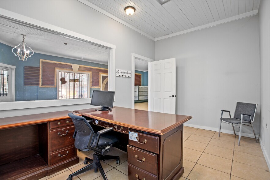 More Photos Of 815 N 3rd St, Lufkin Storefront Retail Office For Sale