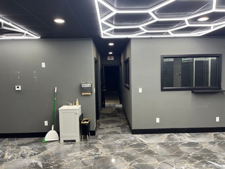 More Photos Of 1586 E Commercial Blvd, Fort Lauderdale General Retail For Sale