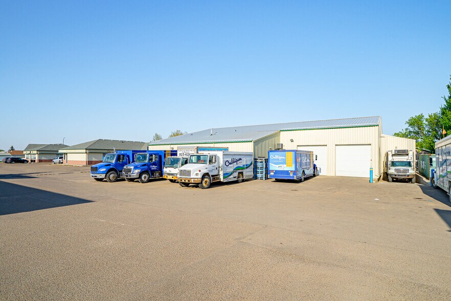 More Photos Of 2711 50 Av, Lloydminster Industrial For Sale