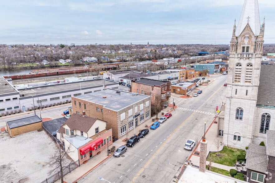 More Photos Of 423 N Chicago St, Joliet Light Manufacturing For Sale