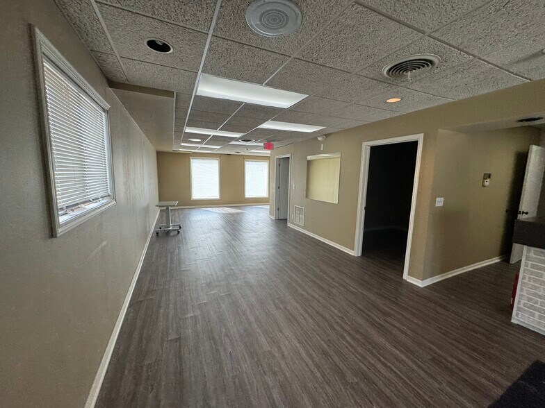 More Photos Of 1112 E Railroad St, Sandwich Office For Sale