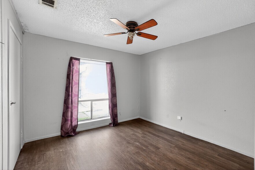 More Photos Of 1500 Park Ln, Georgetown Multifamily For Sale