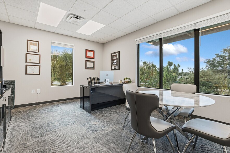 More Photos Of 131 S Country Club Rd, Lake Mary Office For Sale
