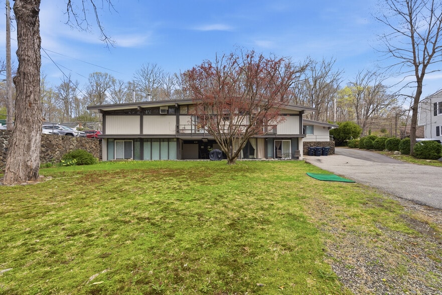More Photos Of 40 Westchester Ave, Pound Ridge Freestanding For Sale
