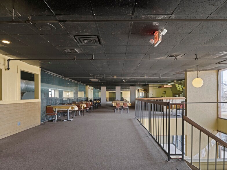 More Photos Of 1508 SE 25th St, Oklahoma City Bar For Sale