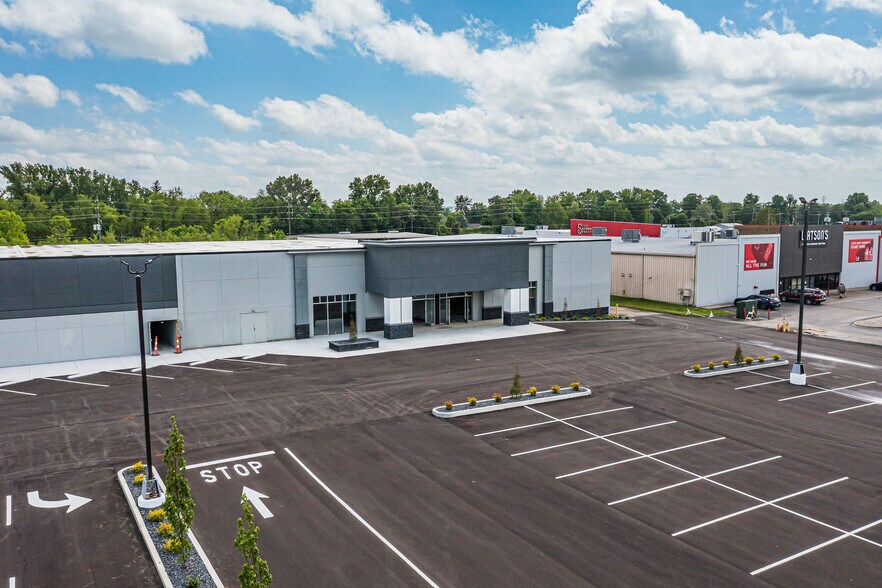 More Photos Of 748-754 E Lewis and Clark Pky, Clarksville General Retail For Lease