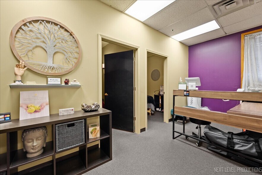 More Photos Of 850 W Bartlett Rd, Bartlett Medical For Sale