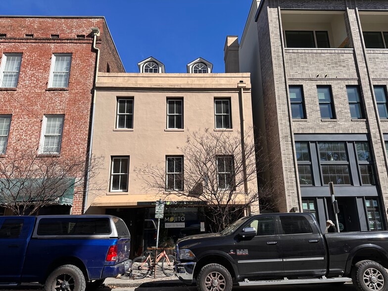 More Photos Of 12 W State St, Savannah Storefront Retail Office For Lease