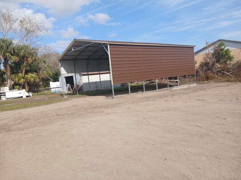 More Photos Of 2156 W King St, Cocoa Service For Sale