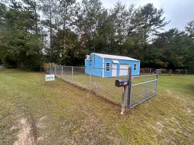 More Photos Of 104 Willa Dr, Columbia Specialty For Lease