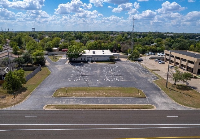 Primary Photo Of 1003 N Earl Rudder Fwy, Bryan Office For Sale