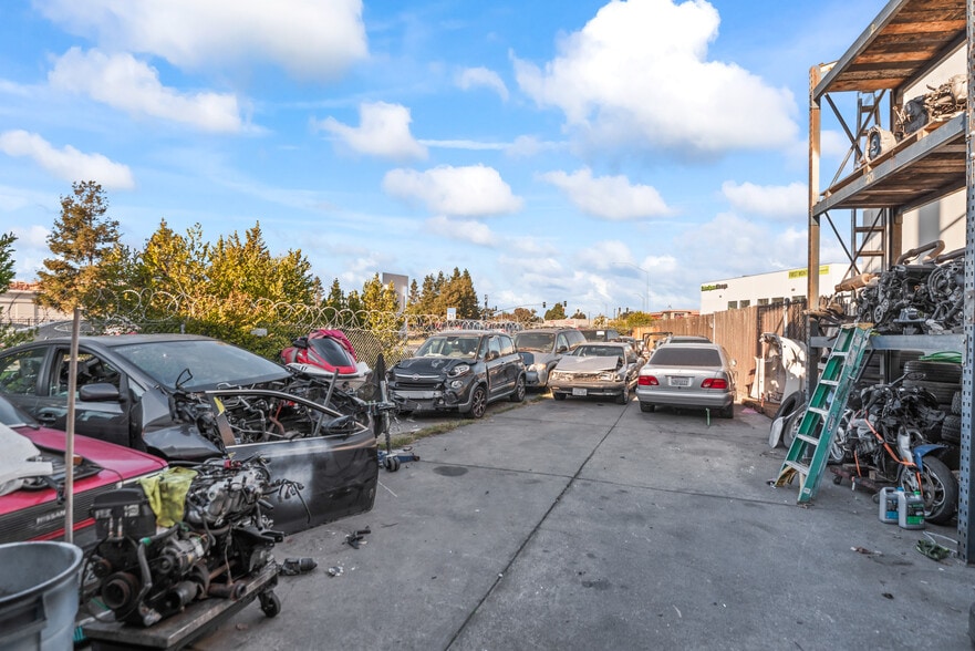 More Photos Of 2001-2005 Spring St, Redwood City Service For Sale