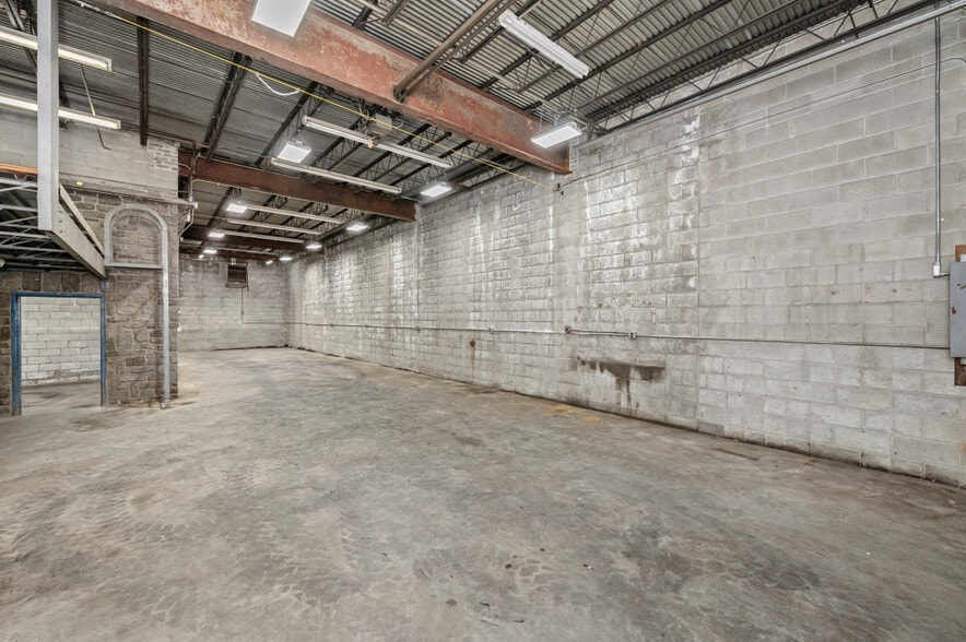 More Photos Of 11 Marlboro St, Malden Warehouse For Lease