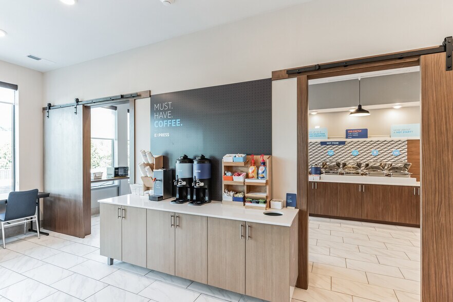 Primary Photo Of 4 Reynolds Mountain Blvd, Asheville Hotel For Sale