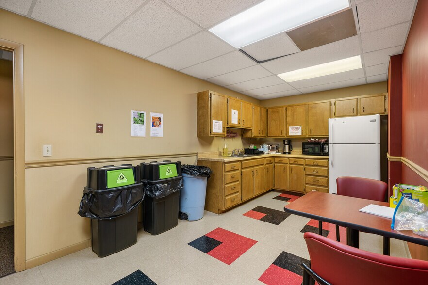 More Photos Of 1221 S Willow Ave, Cookeville Office Residential For Sale