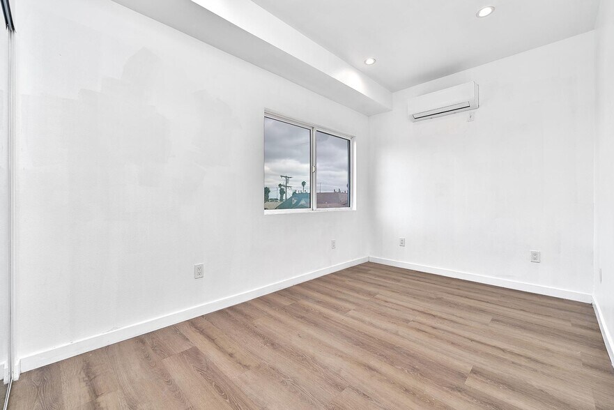 More Photos Of 550 W 47th St, Los Angeles Apartments For Sale