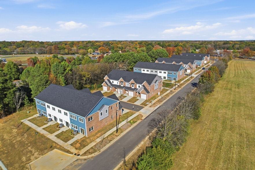 More Photos Of 13701 Erwin Rd, Charlotte Multifamily For Sale
