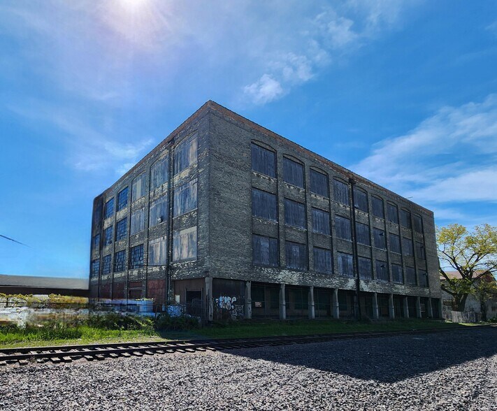 More Photos Of 2226 Clark St, Mount Pleasant Manufacturing For Sale