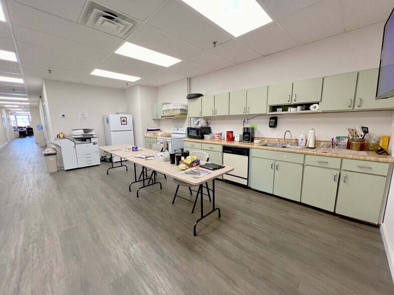 More Photos Of 204 Red Rd, McMinnville Warehouse For Lease