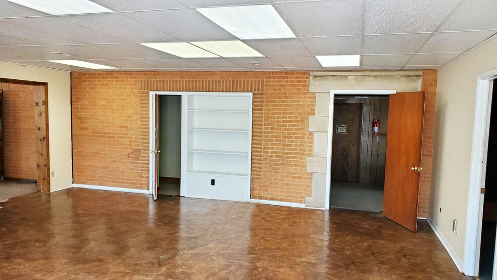 More Photos Of 6491-6497 Proprietors Rd, Worthington Warehouse For Lease