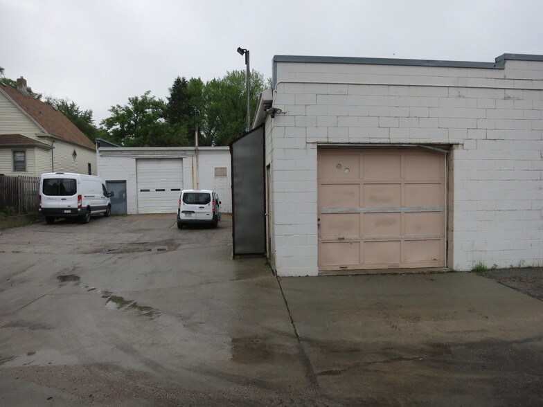More Photos Of 1221-1225 S Saddle Creek Rd, Omaha Freestanding For Lease