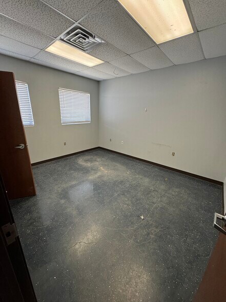 More Photos Of 2804 S County Road 1242, Midland Warehouse For Lease
