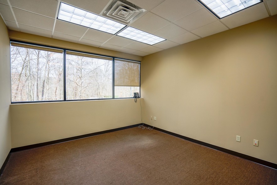 More Photos Of 1000 South Ave, Staten Island Office For Lease