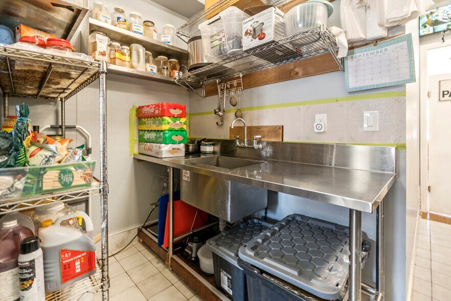 More Photos Of 4654 Queen St, Niagara Falls Storefront Retail Residential For Sale