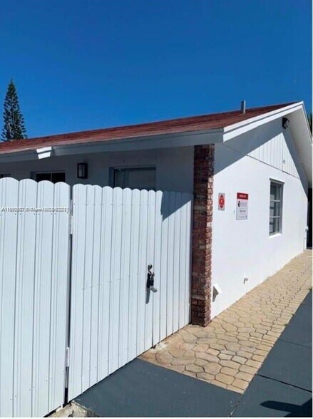 More Photos Of 401 SE 23rd Ave, Boynton Beach Apartments For Sale