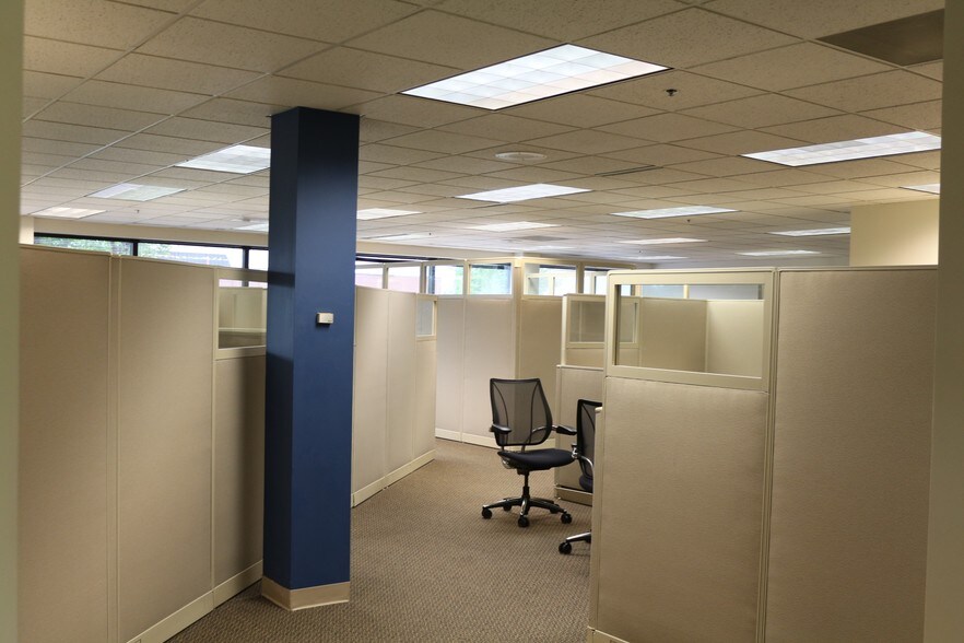 More Photos Of 3201 W White Oaks Dr, Springfield Office For Sale