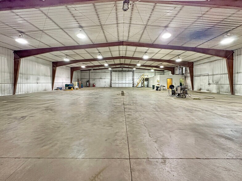 More Photos Of 4015 11th Ave SE, Minot Service For Sale