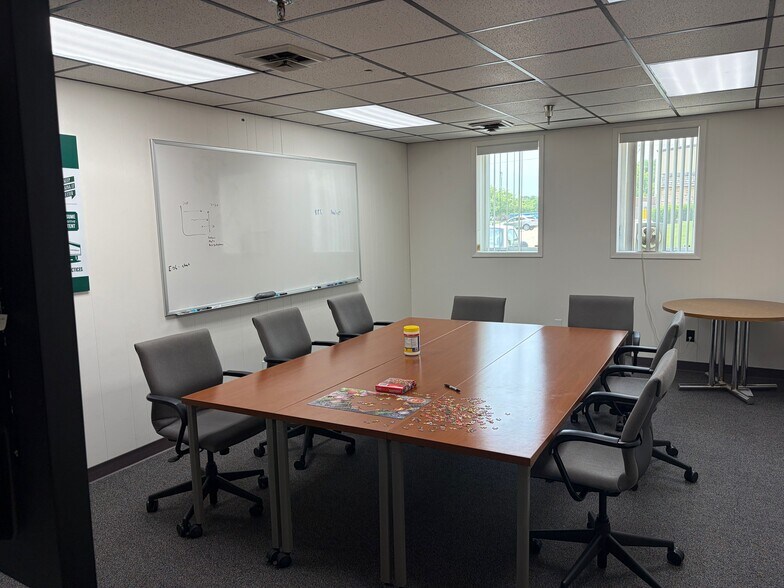 More Photos Of 1832 Industrial Cir, West Des Moines Warehouse For Lease