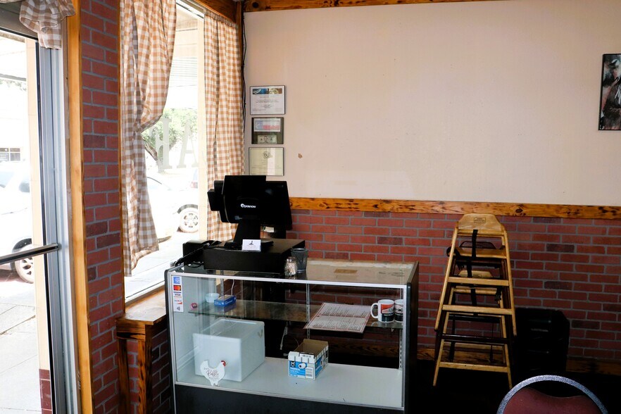 More Photos Of 1113 Main St, Commerce Restaurant For Sale