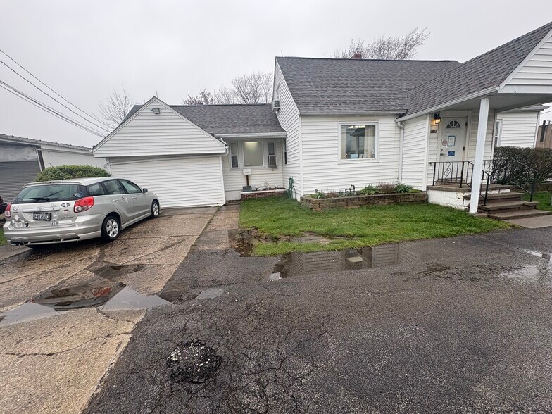 More Photos Of 7439 Tyler Blvd, Mentor Veterinarian Kennel For Sale