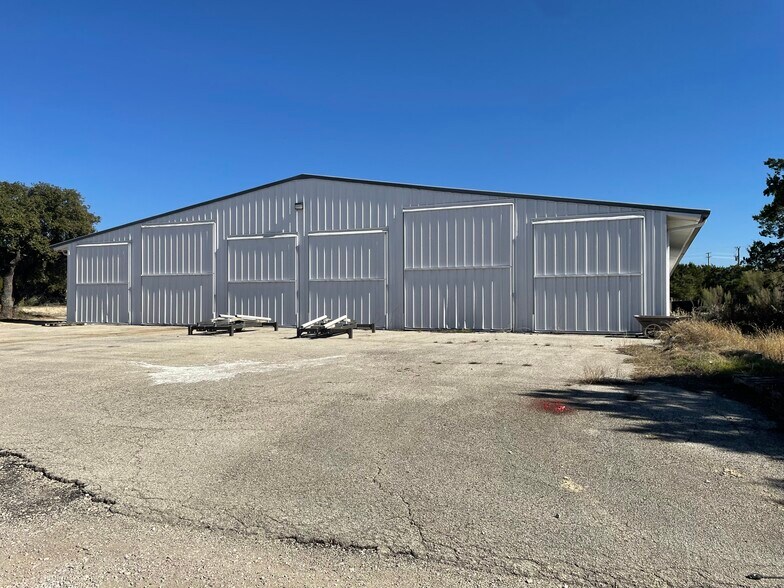 More Photos Of 4923 Cypress Ranch Blvd, Spicewood Warehouse For Lease