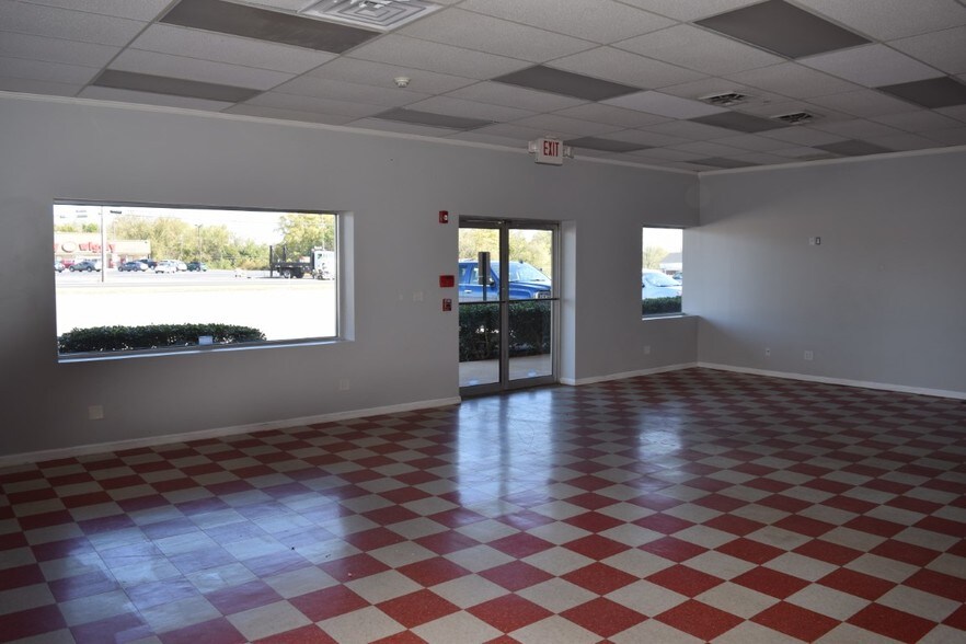 More Photos Of 875 Union St, Shelbyville Storefront Retail Office For Sale