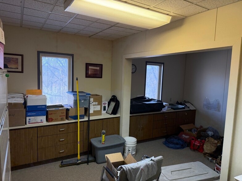 More Photos Of 104 Woodward Hill Rd, Edwardsville Office For Sale
