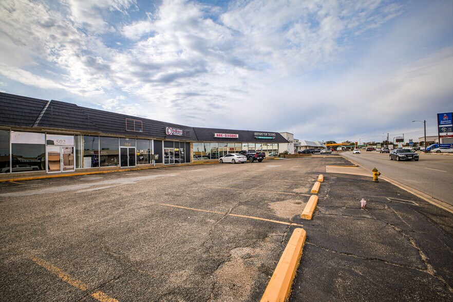 More Photos Of 500 Lake Air Dr, Waco Unknown For Lease