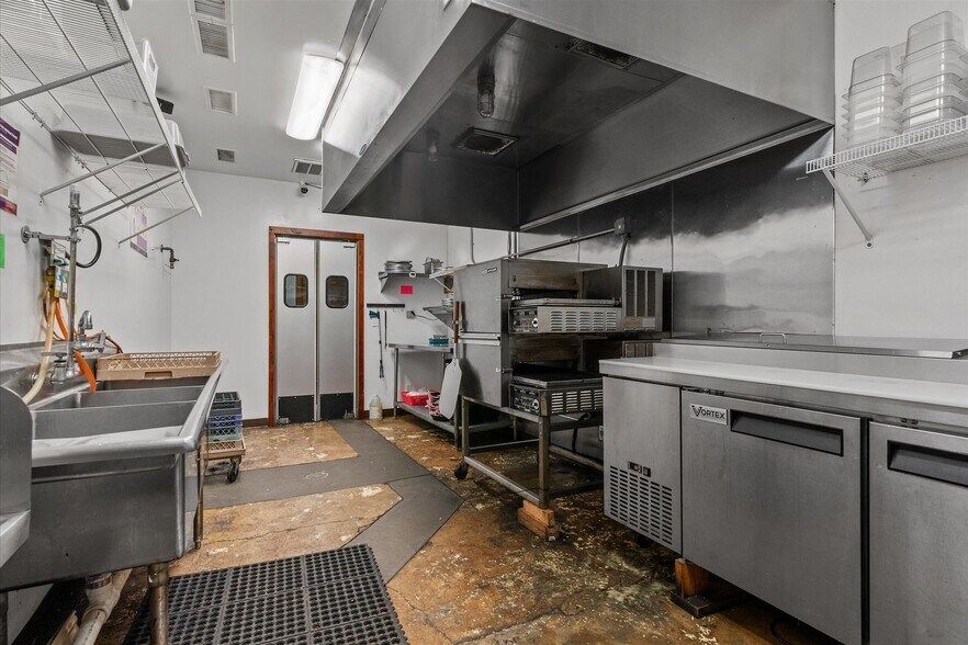 More Photos Of 451 S Thompson Ave, Excelsior Springs Bar For Sale