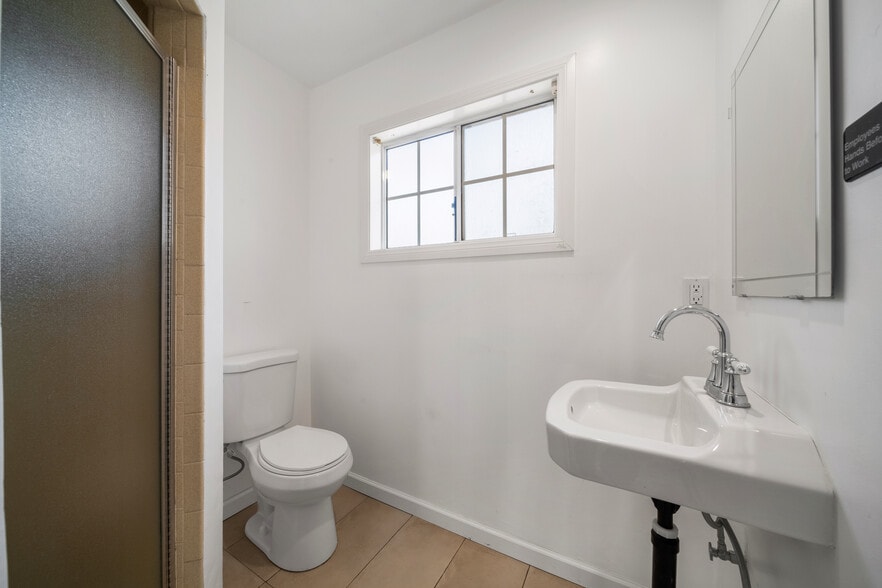 More Photos Of 549 E Ada Ave, Glendora Congregate Senior Housing For Sale