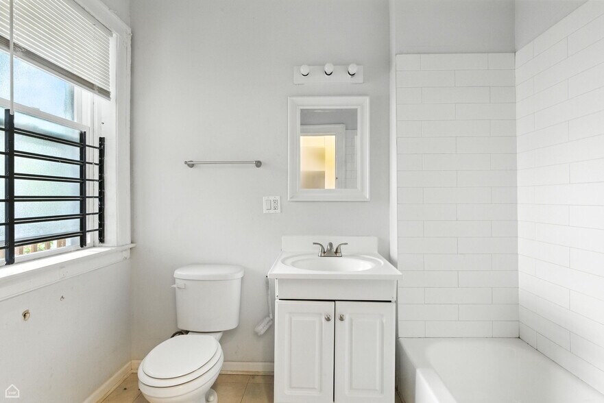 More Photos Of 936 E 80th St, Chicago Apartments For Sale