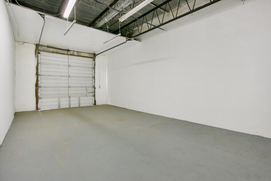 More Photos Of 1500-1536 S Dixie Hwy, Pompano Beach Showroom For Lease