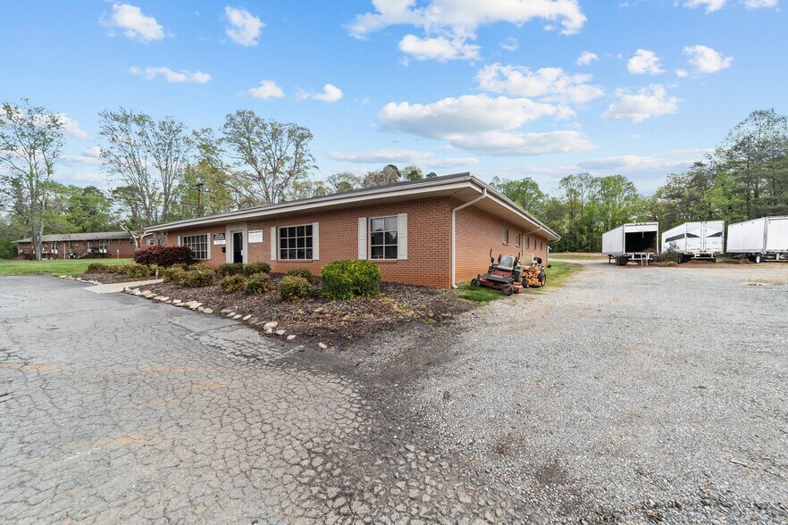 More Photos Of 110 E Wall St, Rural Hall Garden Center For Sale