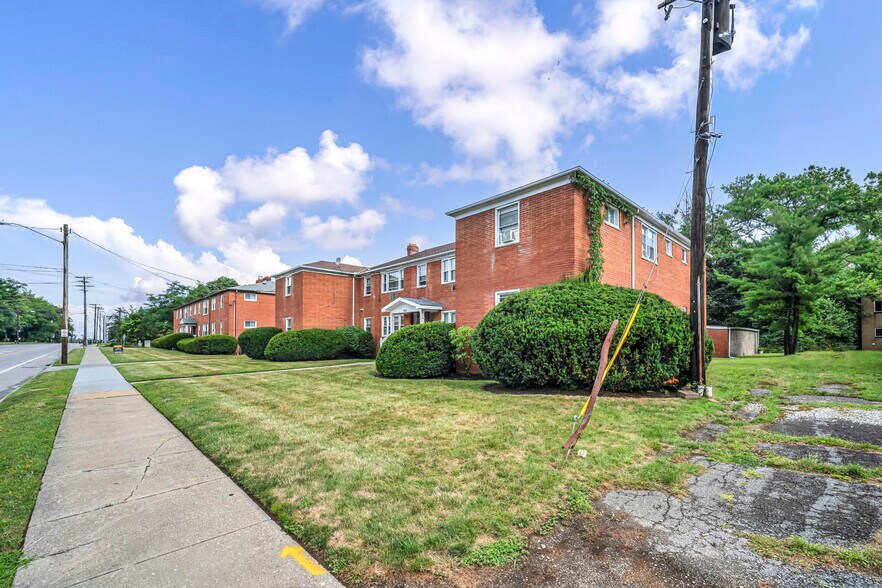 More Photos Of 885 S Green Rd, Cleveland Apartments For Sale