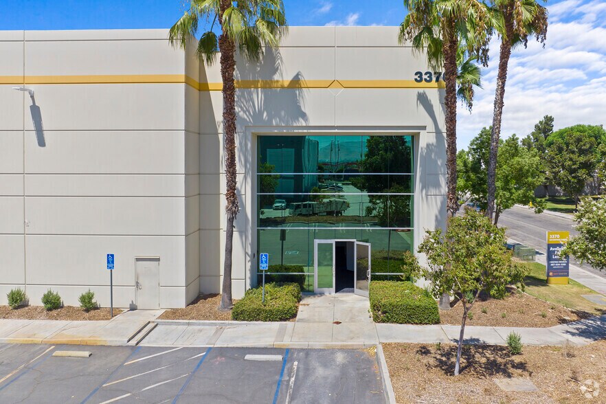 More Photos Of 3370 Enterprise Dr, Bloomington Warehouse For Lease