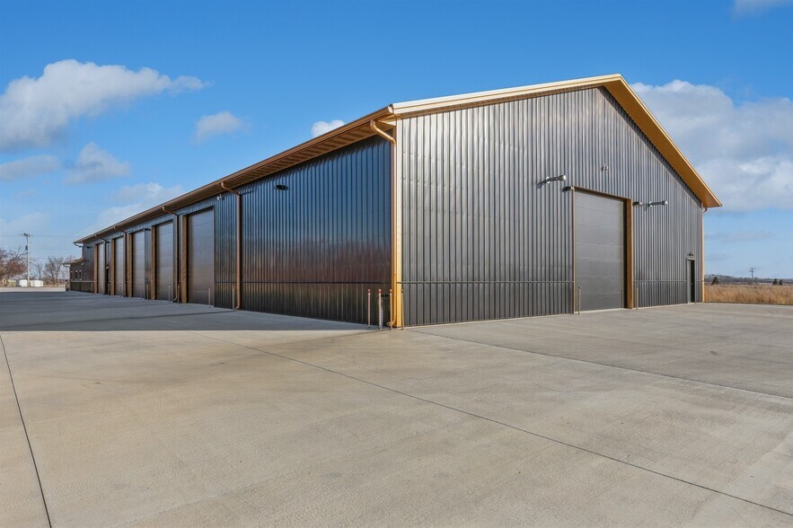 More Photos Of 33083 Ute Ave, Waukee Flex For Sale