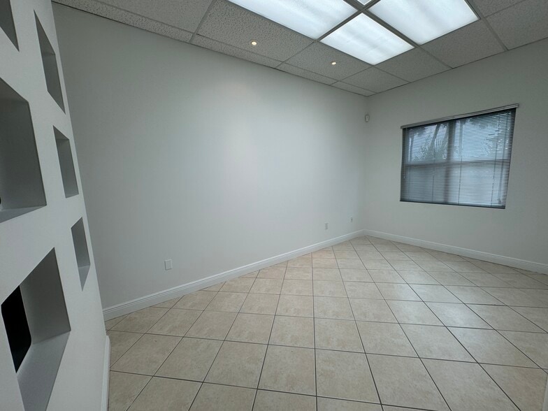 More Photos Of 4005 NW 114th Ave, Doral Business Park For Lease