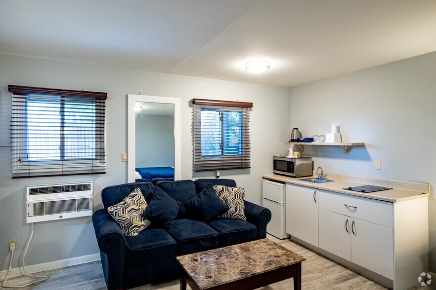 More Photos Of 1399 Main Road, Riverhead Hotel For Sale