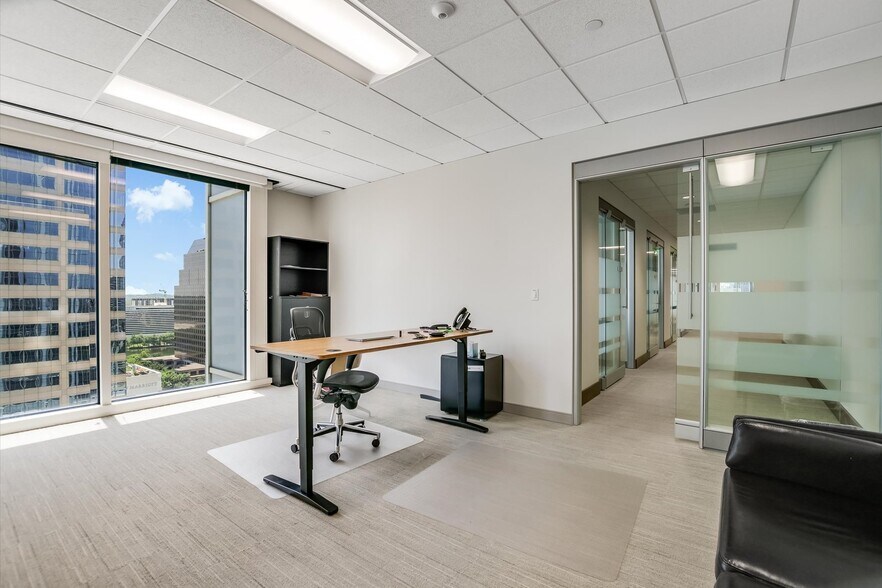 More Photos Of 401 Congress Ave, Austin Office For Lease