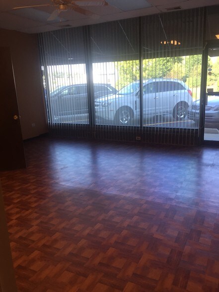 More Photos Of 9525 S 79th Ave, Hickory Hills Office For Lease